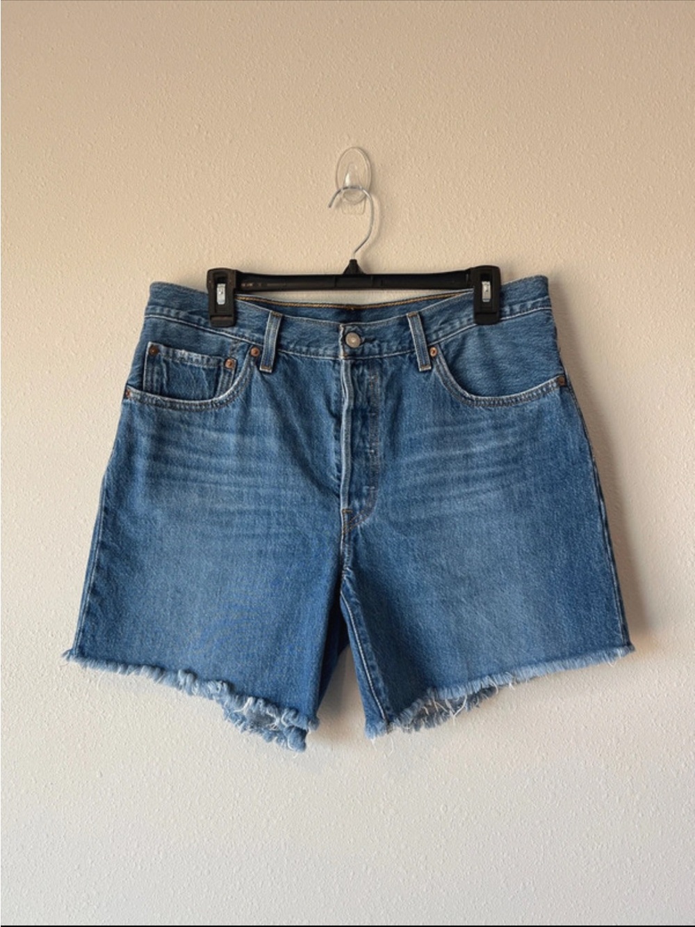 Levi’s 501 button Fly Cut-Off Denim Shorts Blue Frayed Waist 32